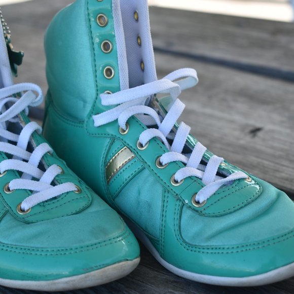 **CLEARANCE** Creative Rec Sneakers - Picture 6 of 11